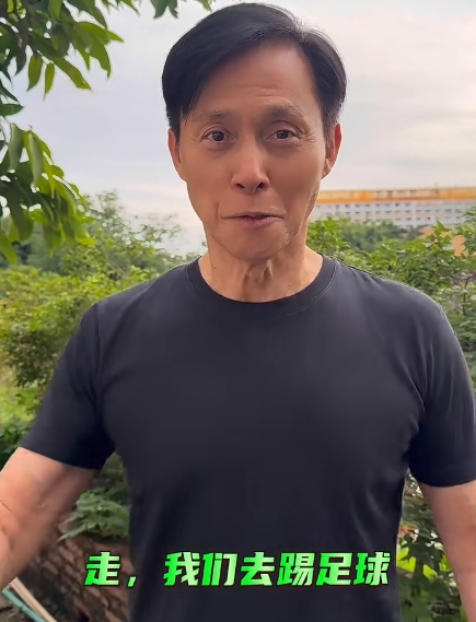 姑蘇慕容??曾飾演慕容復(fù)的68歲演員張國強(qiáng)曬視頻，為蘇超加油