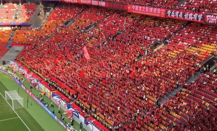 博主曬國足收官戰(zhàn)現(xiàn)場情況：王鈺棟、劉誠宇、汪士欽提前進場