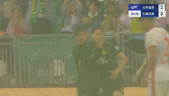 國安2-0領(lǐng)先亞泰！國安前場精彩配合，曹永競包抄破門法比奧助攻