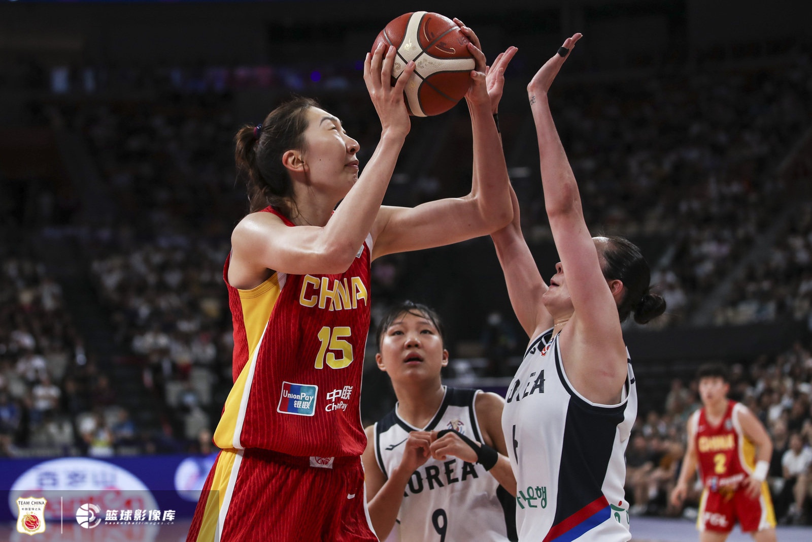 狀態(tài)出眾！韓旭小組賽場均只打18分鐘 得13.3分7.3板 命中率65.3%