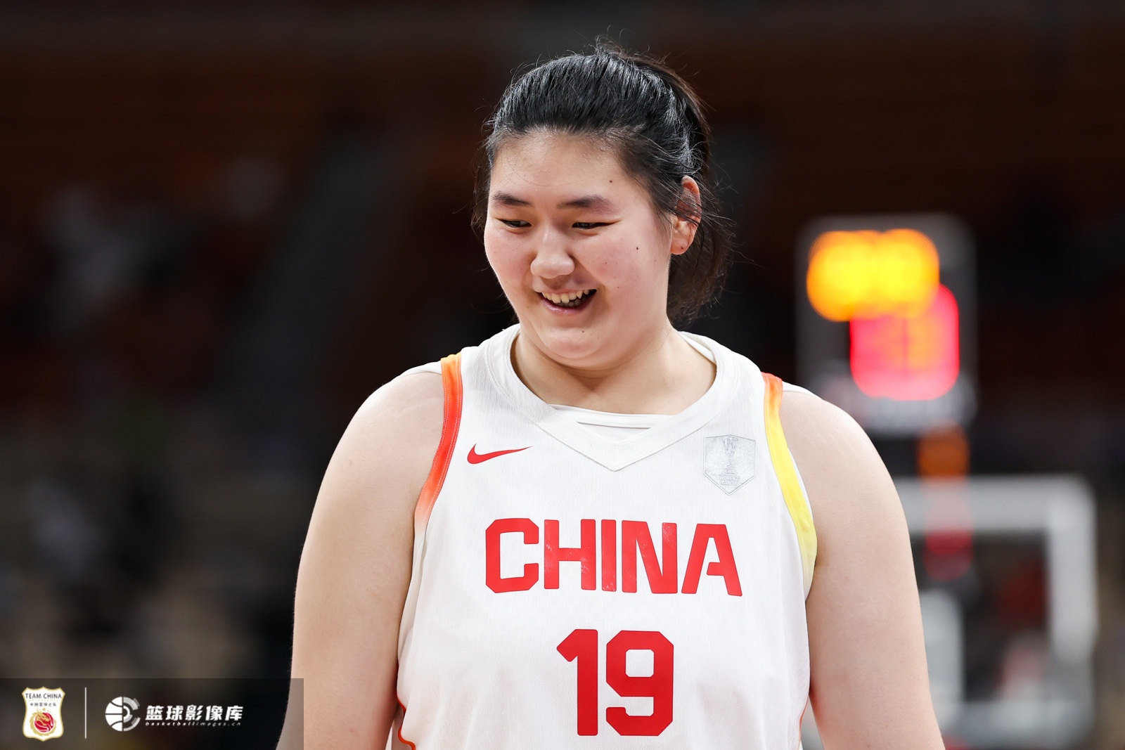 亞洲杯半決賽！季孟年：中國女籃面對日本隊(duì)有至少10-15分的優(yōu)勢