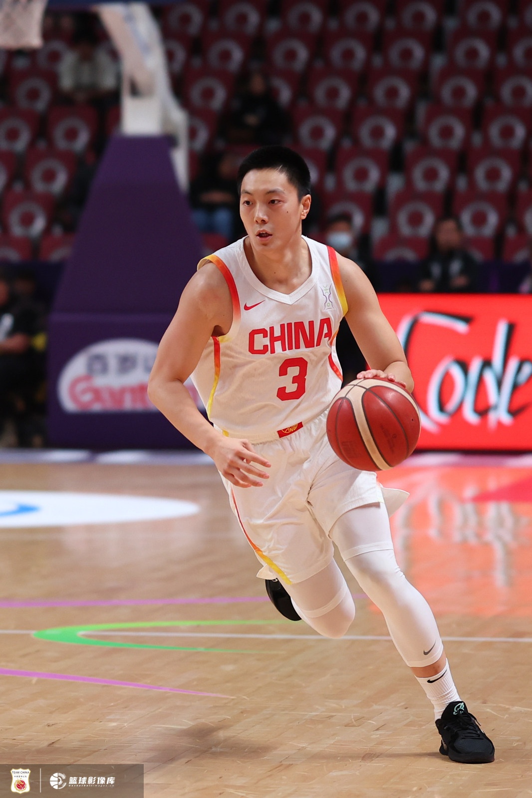 牌面拉滿！央視晚間新聞播報男籃戰(zhàn)報 但念錯名字讀成胡明汗hàn