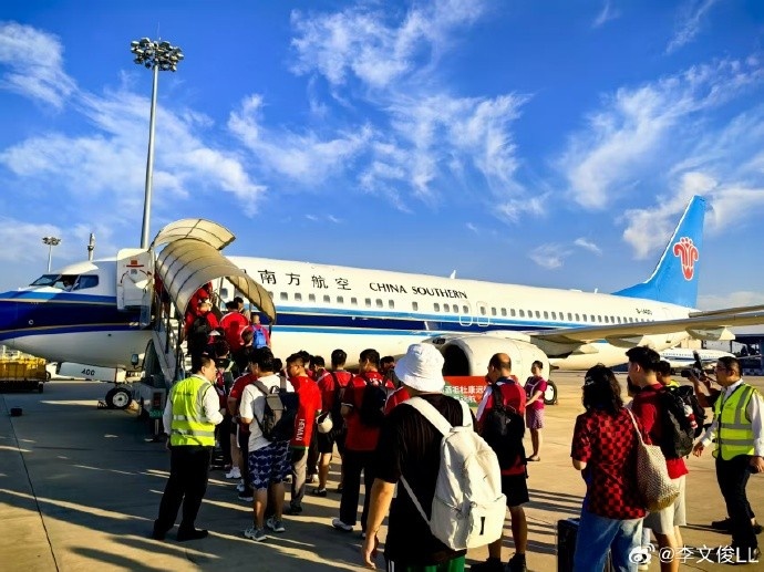 博主：助陣足協(xié)杯，河南隊(duì)160余名遠(yuǎn)征球迷乘坐包機(jī)前往成都