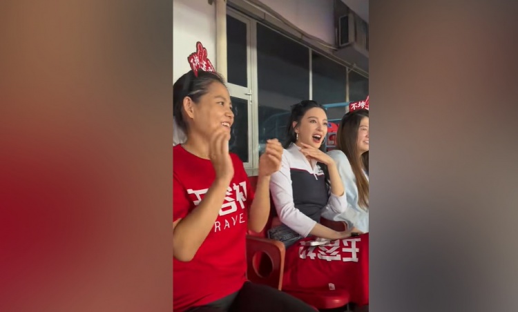 體驗(yàn)“蘇超”，演員張雨綺現(xiàn)場為常州隊(duì)加油助威