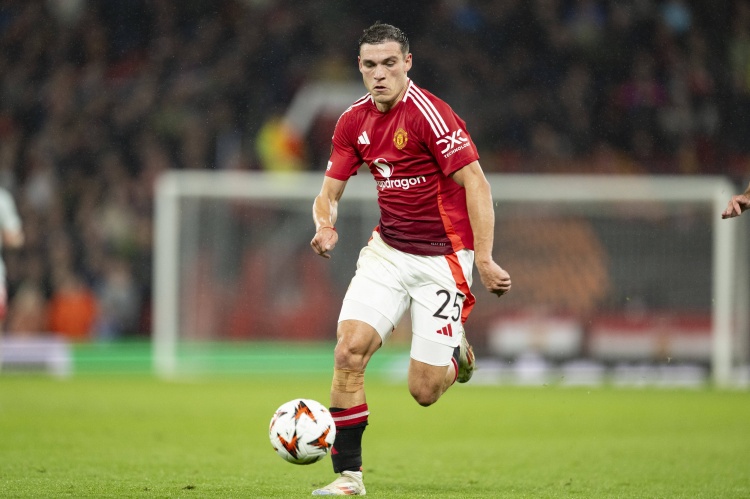 羅馬諾：有意甲球隊(duì)對(duì)烏加特感興趣，但曼聯(lián)拒絕了任何租借轉(zhuǎn)會(huì)