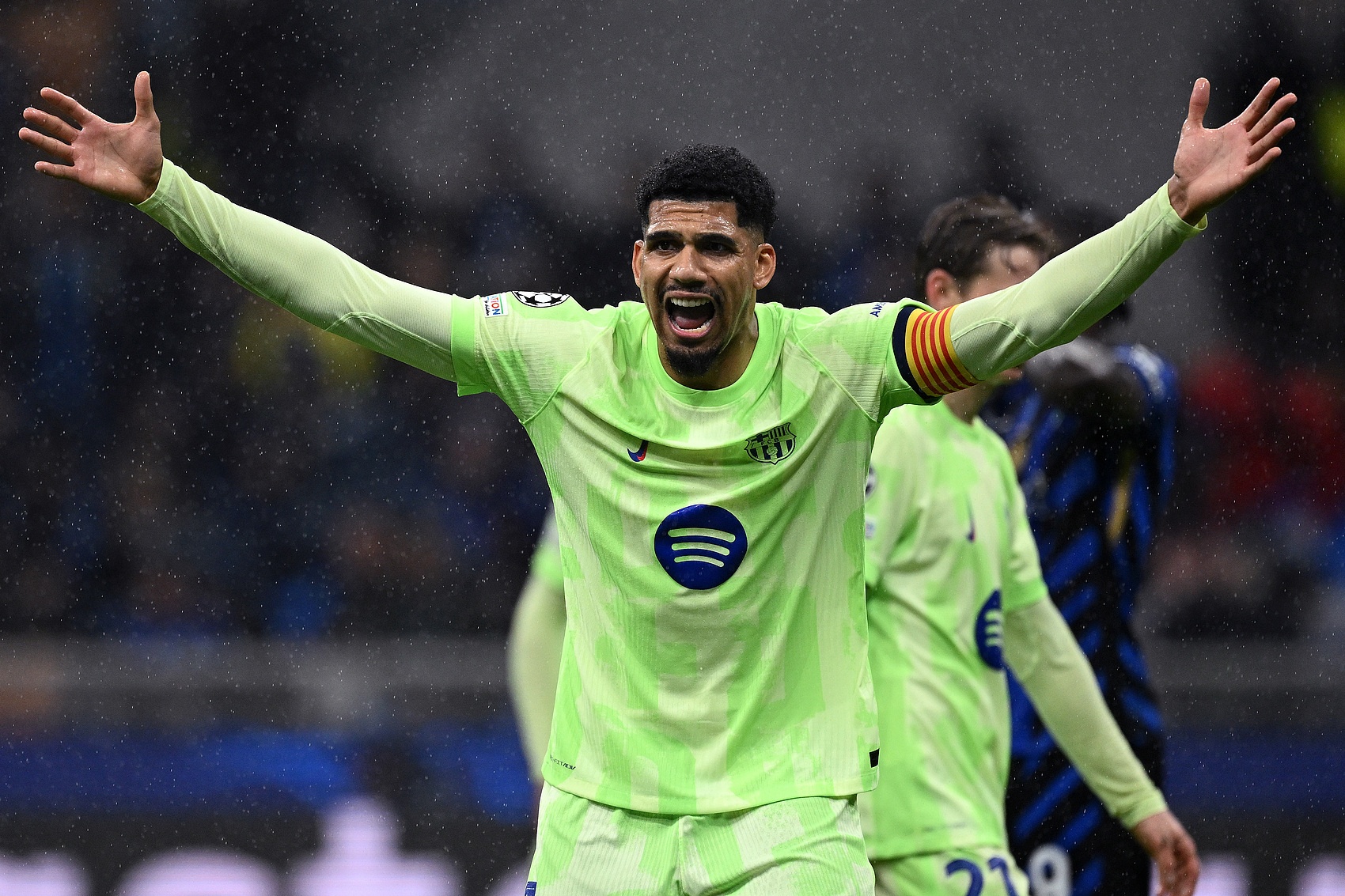 每體：阿勞霍將在歐冠首發(fā)盯防沃爾特馬德，弗里克對(duì)球員有信心