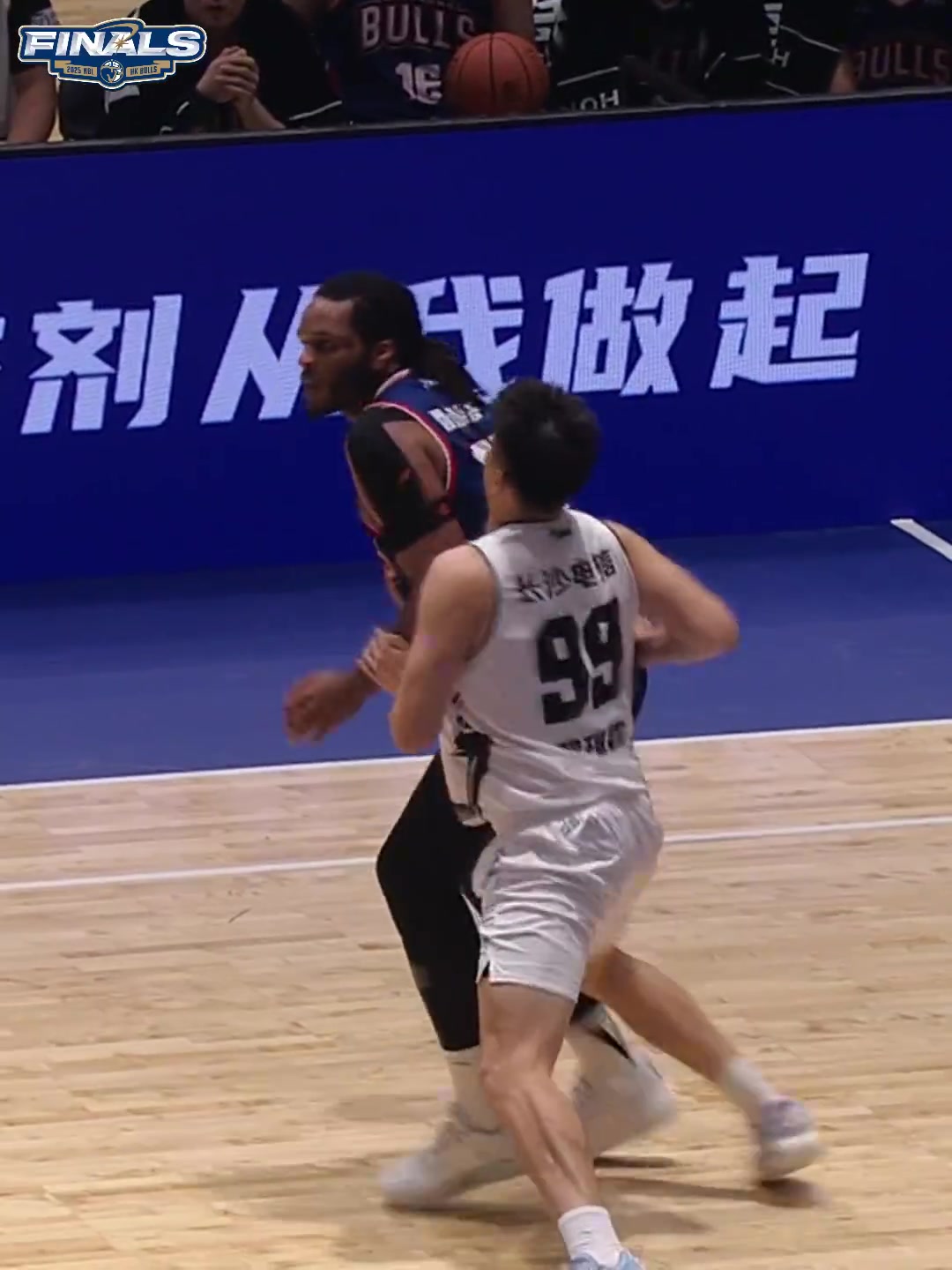 總決賽G3戰(zhàn)勝長沙勇勝！一起跟隨視頻回顧金牛球員高光表現(xiàn)！