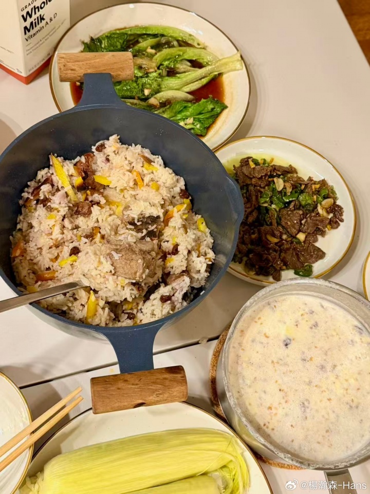 自己動手豐衣足食！楊瀚森曬中國菜配文：??家的味道