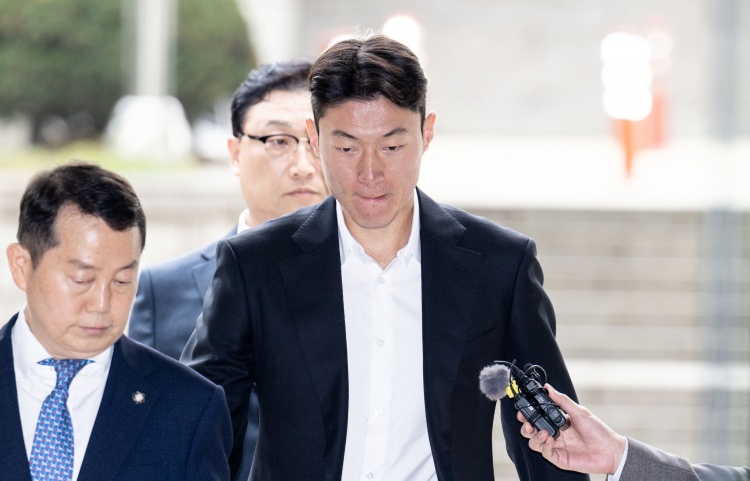 非法拍性愛視頻！韓足協(xié)官方：黃義助被永久除名，在國內(nèi)遭禁足