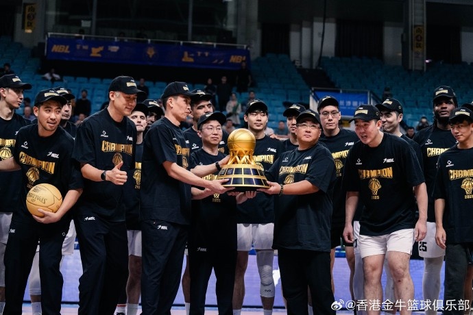 成功衛(wèi)冕，我們做到了！來看香港金牛奪冠頒獎圖集！