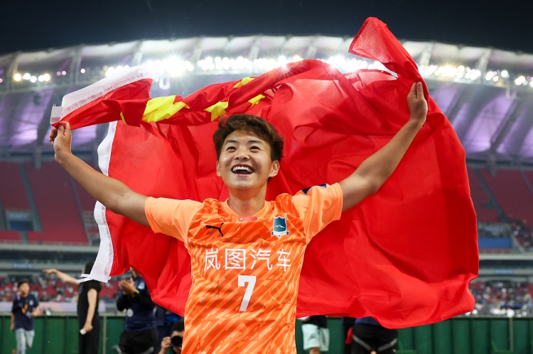 率武漢女足亞冠奪冠！官方：王霜入選亞足聯(lián)年度最佳女足球員候選